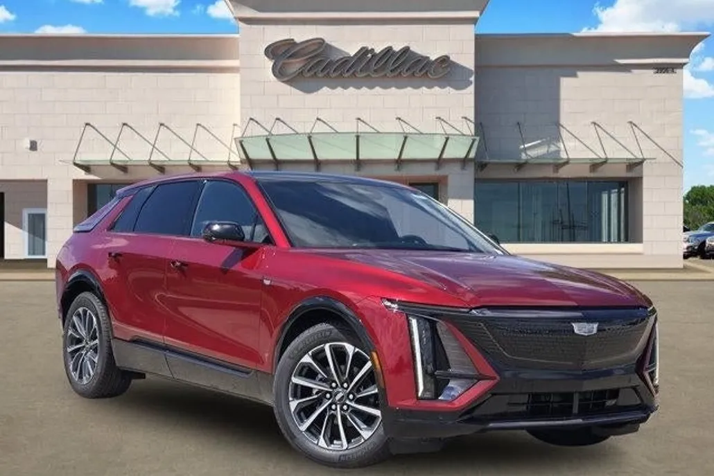 2025 Cadillac Lyriq Sport photo 1