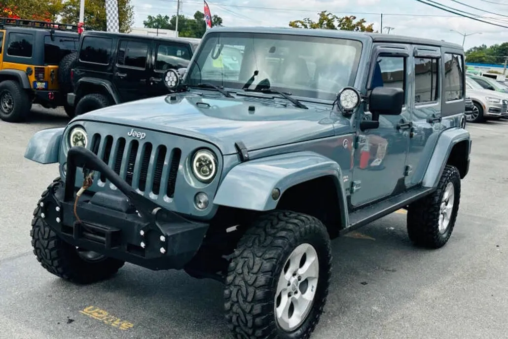 2014 Jeep Wrangler Unlimited Sahara photo 1