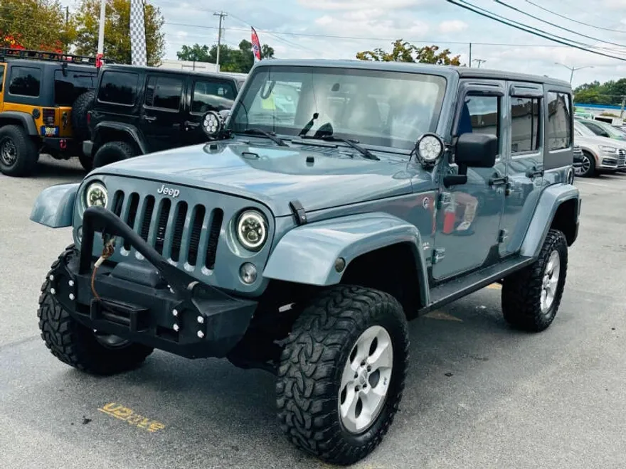 2014 Jeep Wrangler Unlimited Sahara photo 1