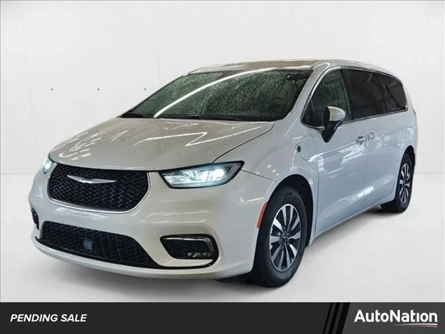 2023 Chrysler Pacifica Hybrid Touring L photo 1