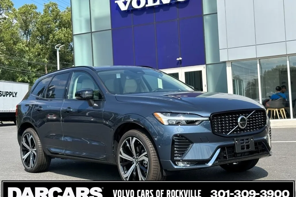 2025 Volvo XC60 B5 photo 1