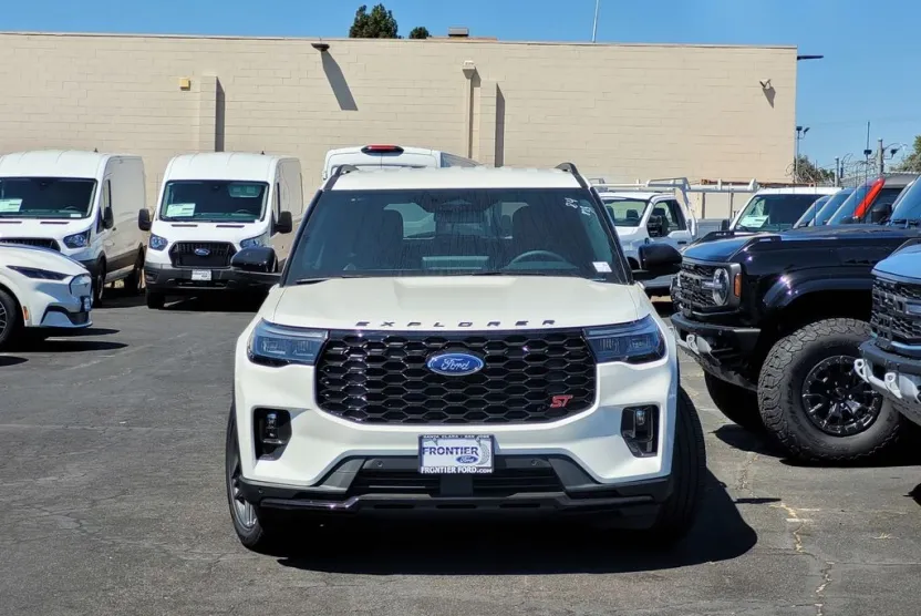 2025 Ford Explorer ST photo 1