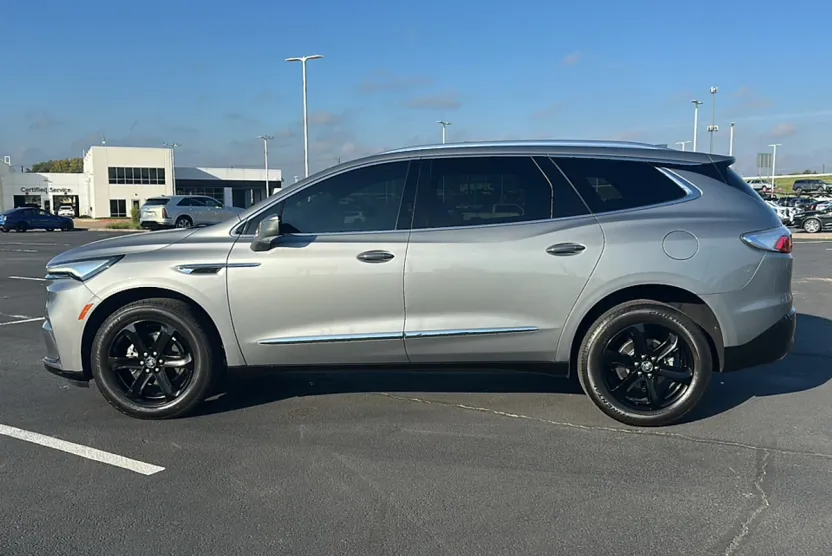 2023 Buick Enclave Essence photo 1