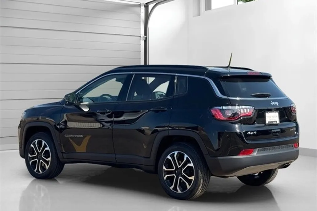 2022 Jeep Compass Limited photo 1