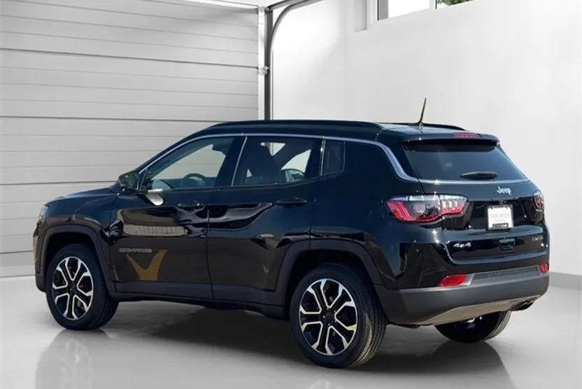 2022 Jeep Compass Limited photo 1
