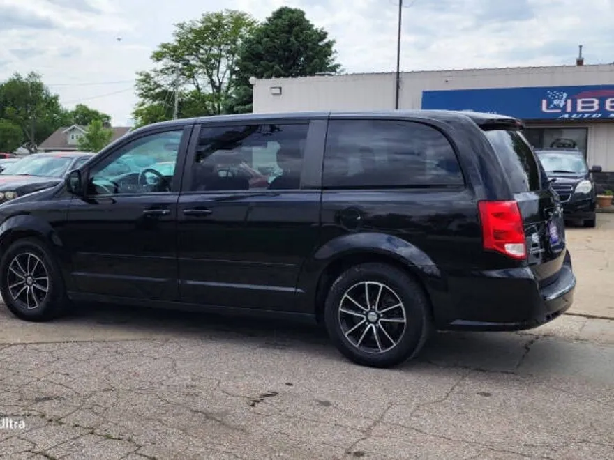 2015 Dodge Grand Caravan R/T photo 1