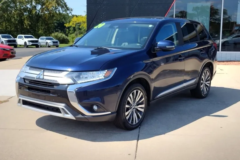 2020 Mitsubishi Outlander SE photo 1
