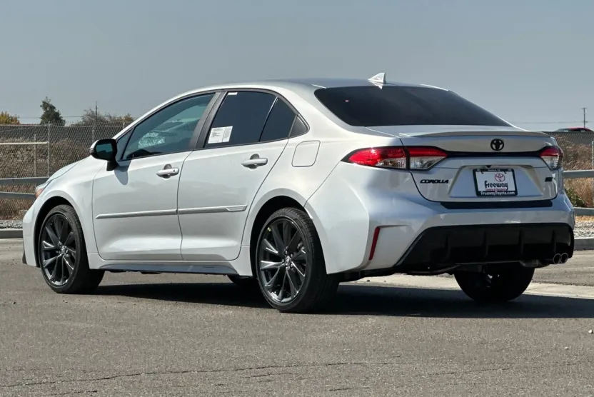 2025 Toyota Corolla SE photo 1