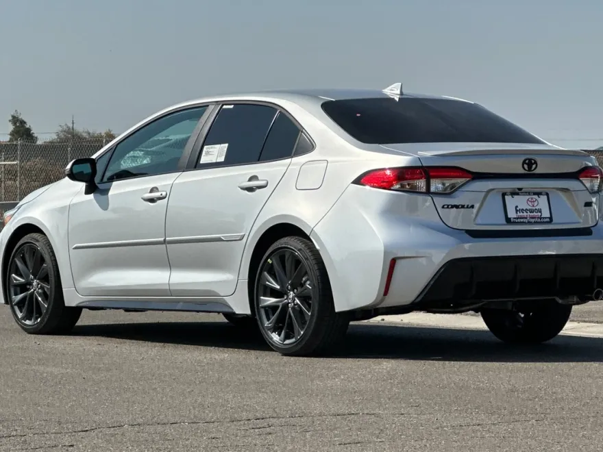 2025 Toyota Corolla SE photo 1