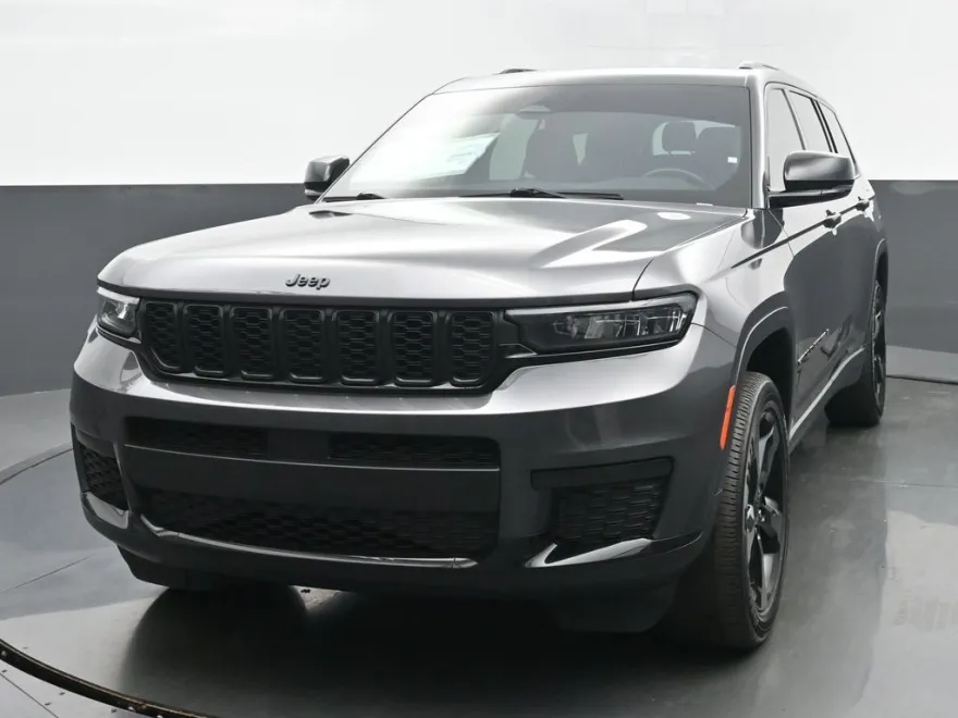 2022 Jeep Grand Cherokee Altitude photo 1