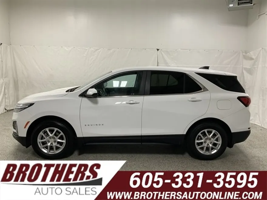 2023 Chevrolet Equinox LT photo 1