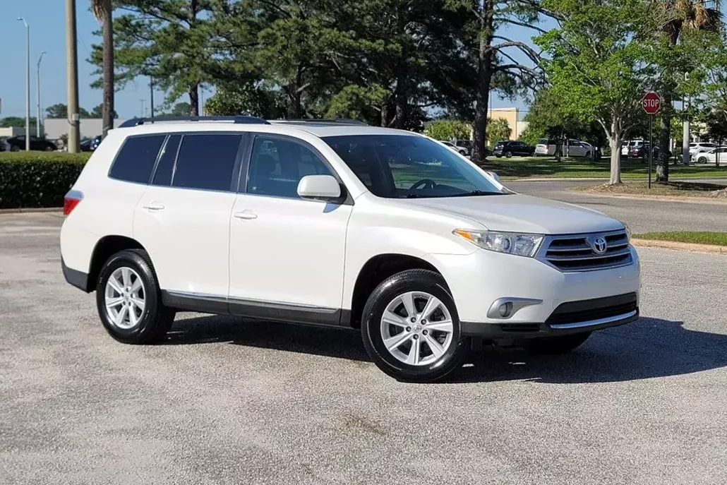 2011 Toyota Highlander SE photo 1