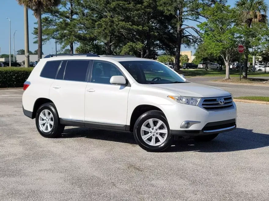 2011 Toyota Highlander SE photo 1