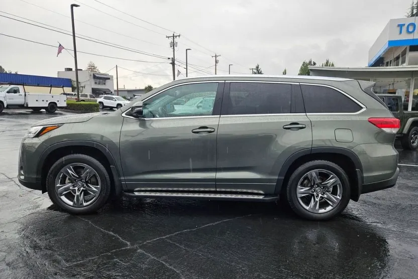 2019 Toyota Highlander Limited photo 1