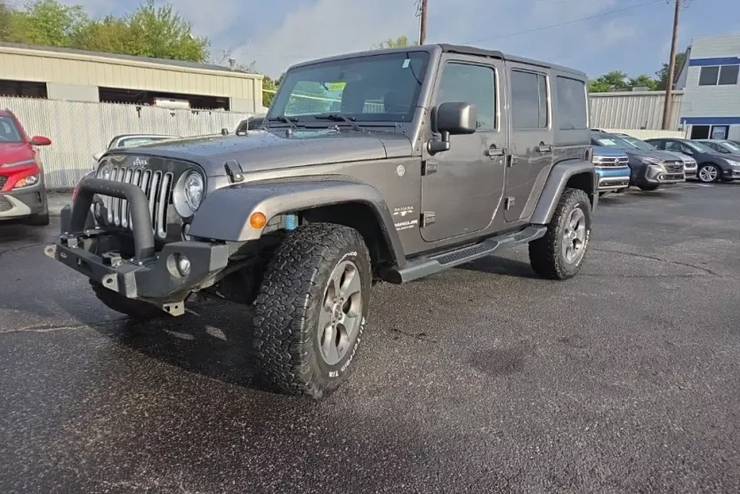 2017 Jeep Wrangler Unlimited Sahara photo 1