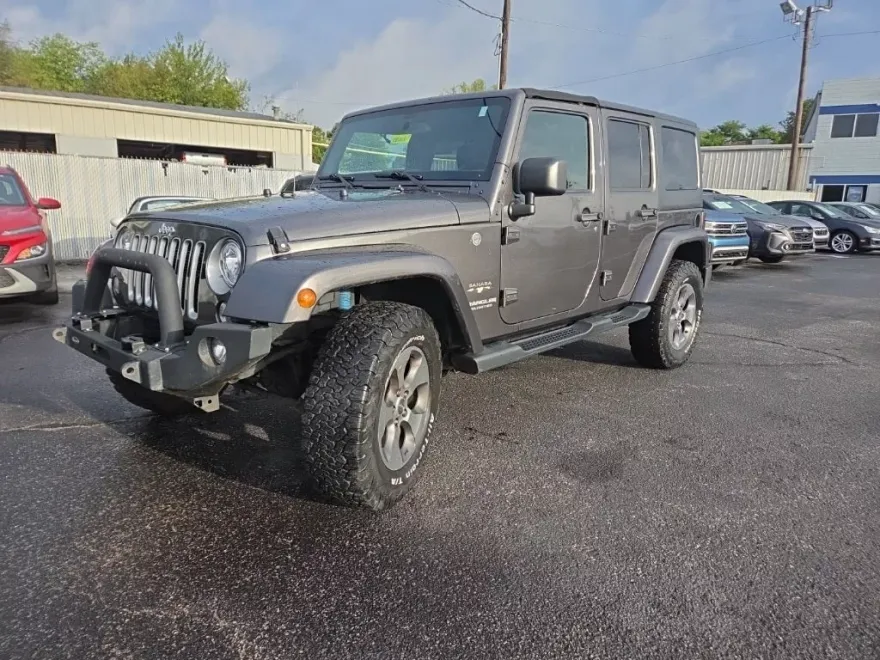 2017 Jeep Wrangler Unlimited Sahara photo 1