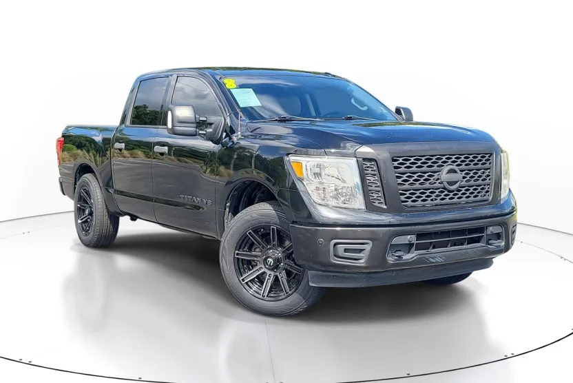 2018 Nissan Titan SV photo 1