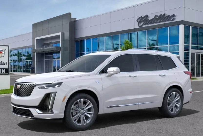 2025 Cadillac XT4 Premium Luxury photo 1