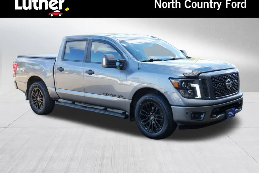 2018 Nissan Titan SV photo 1