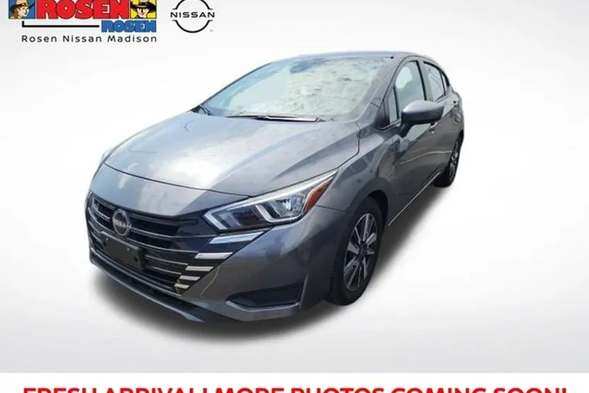 2023 Nissan Versa 1.6 SV photo 1