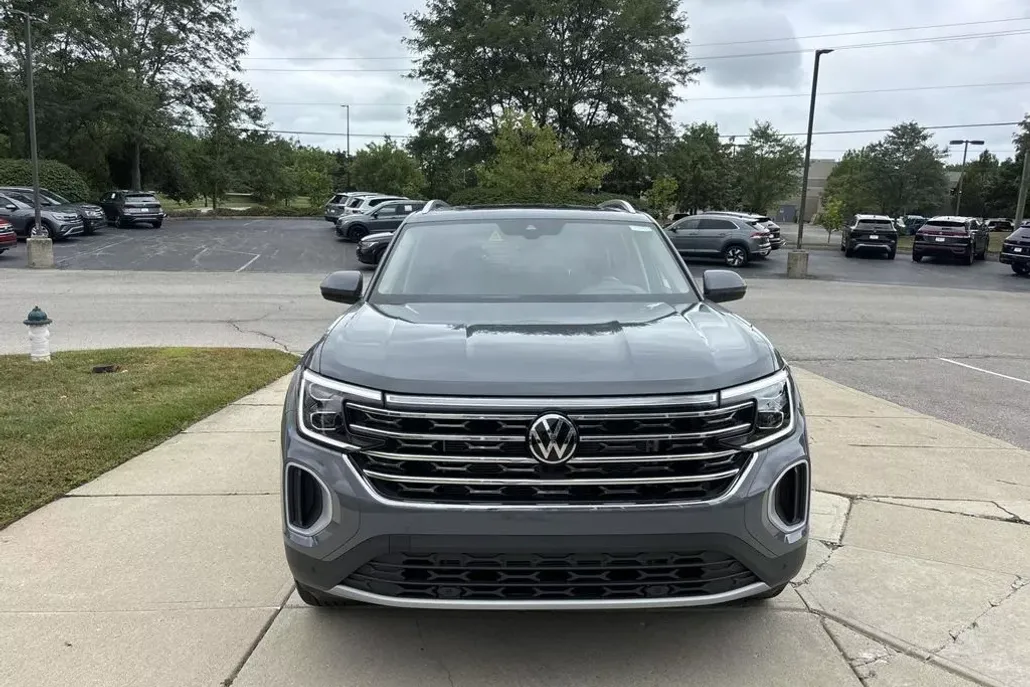 2026 Volkswagen Atlas SEL photo 1