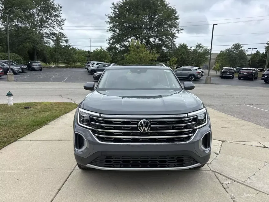 2026 Volkswagen Atlas SEL photo 1