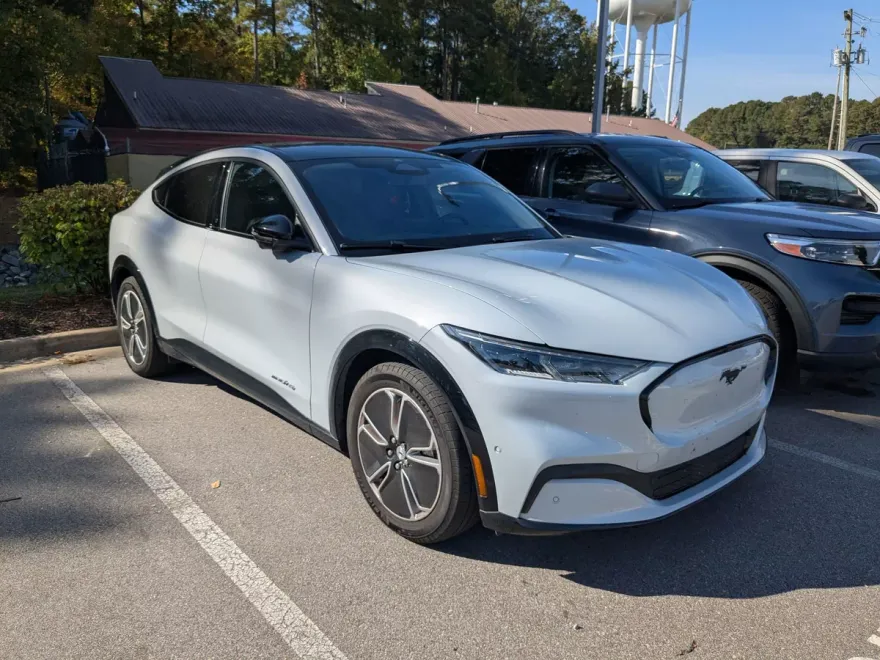 2023 Ford Mustang Mach-E Premium photo 1