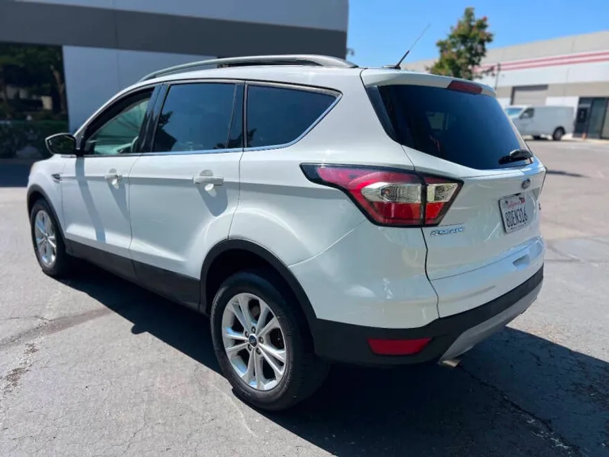 2018 Ford Escape SE photo 1