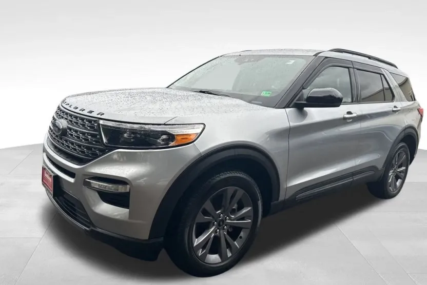 2022 Ford Explorer XLT photo 1