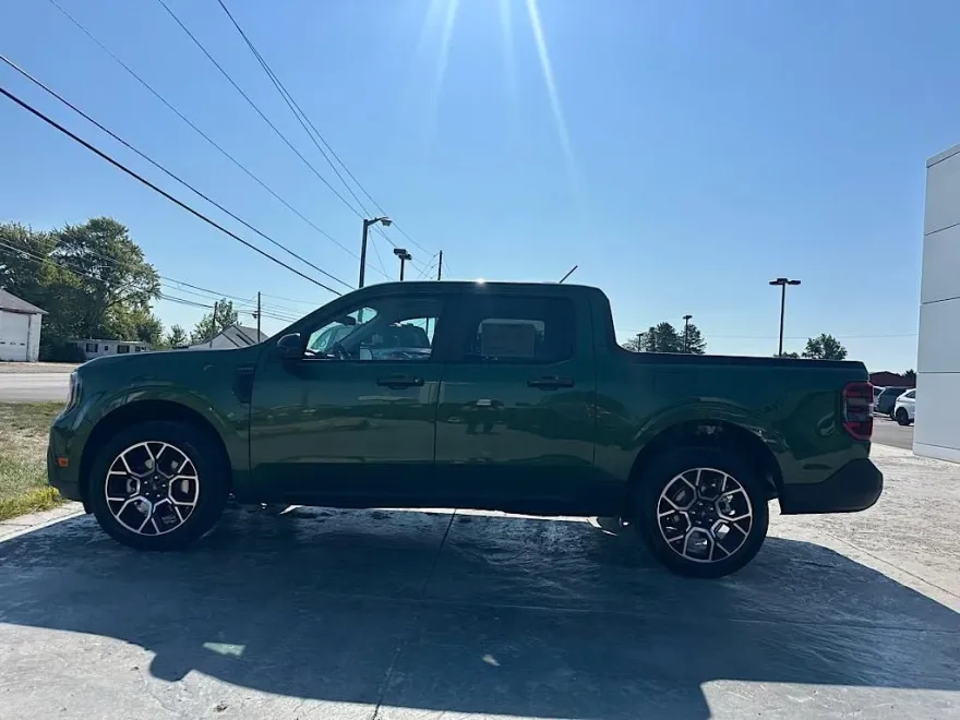2025 Ford Maverick Lariat photo 1