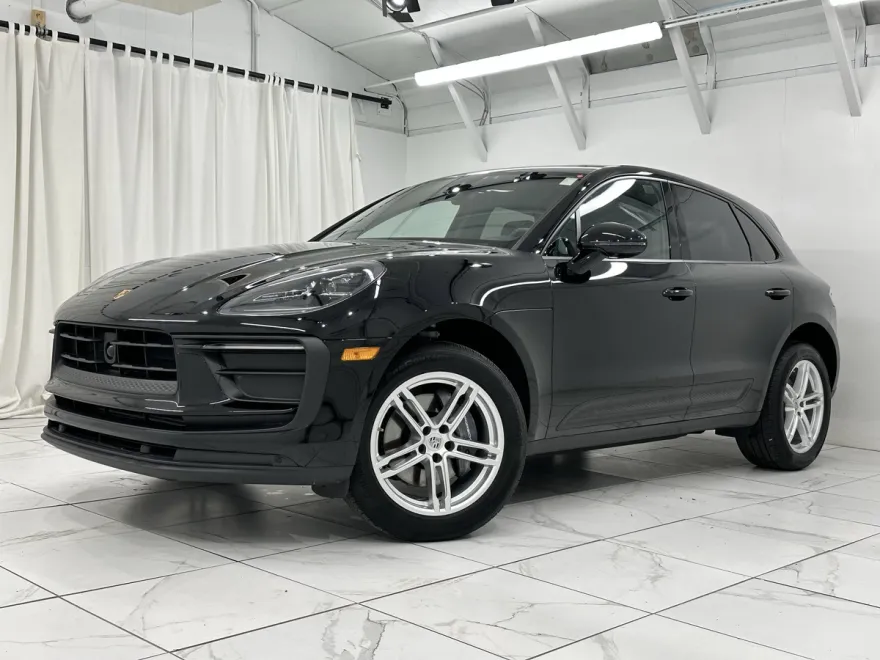 2024 Porsche Macan Base photo 1