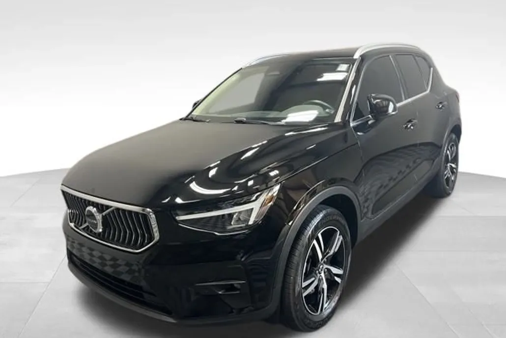 2023 Volvo XC40 Plus photo 1