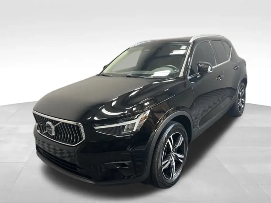 2023 Volvo XC40 Plus photo 1
