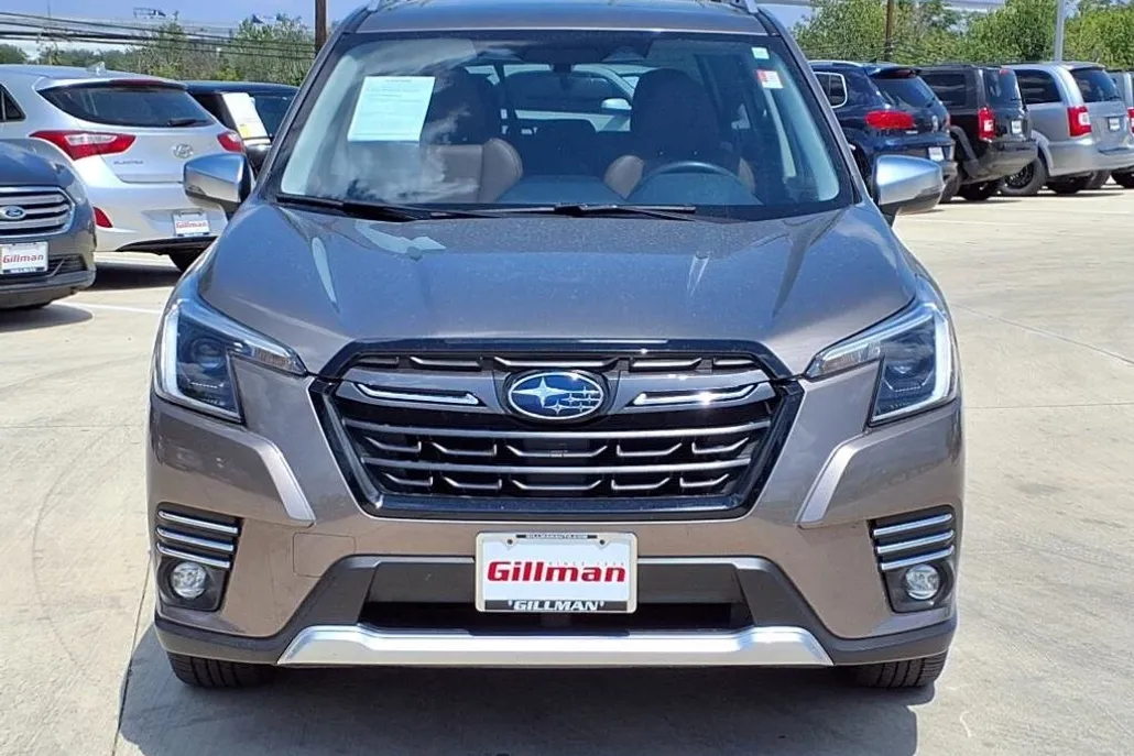 2023 Subaru Forester Touring photo 1