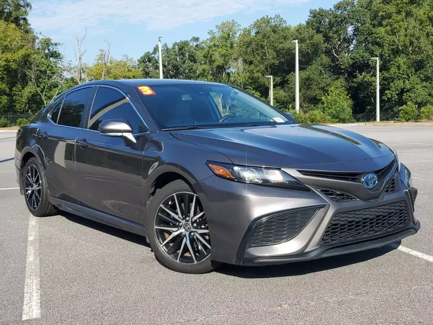 2023 Toyota Camry Hybrid SE photo 1