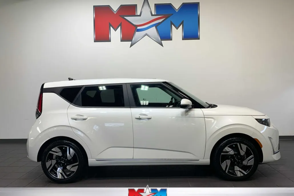 2023 Kia Soul GT-Line photo 1