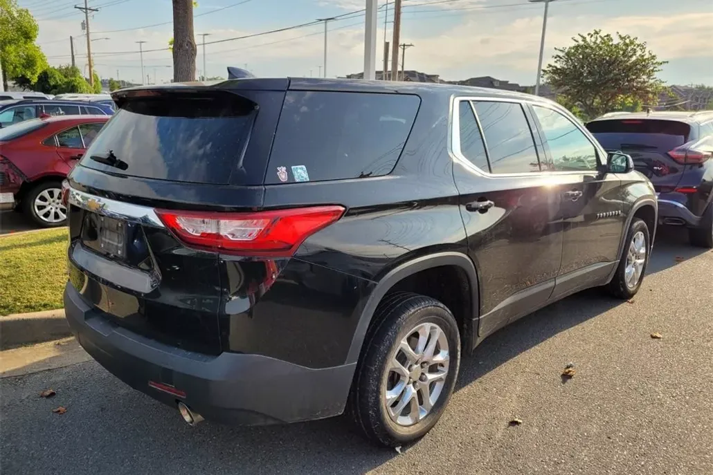 2020 Chevrolet Traverse LS photo 1