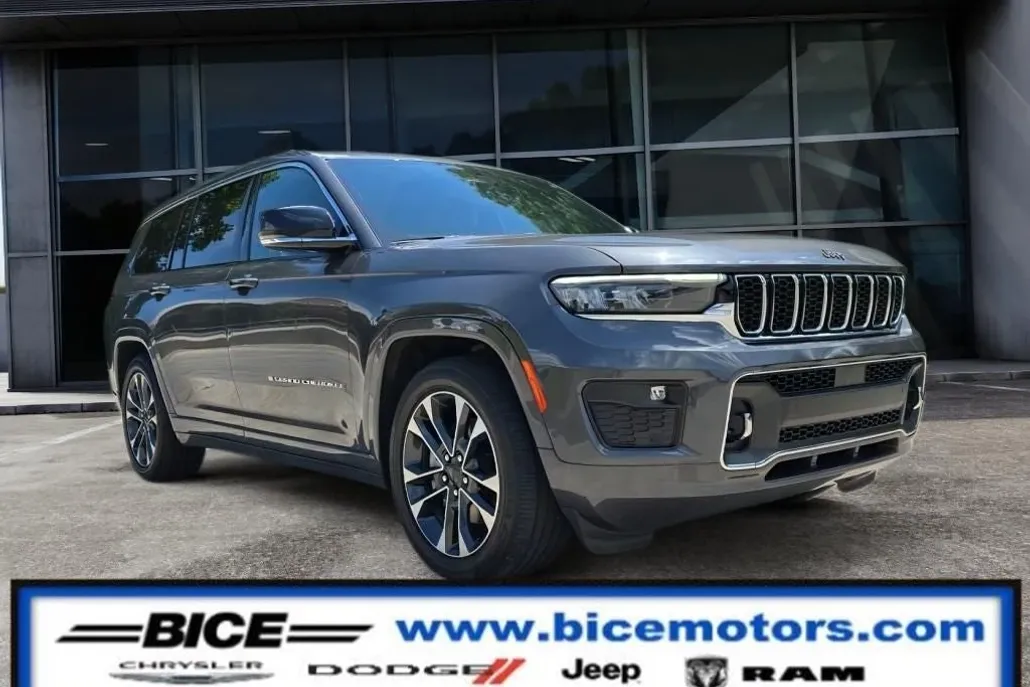 2023 Jeep Grand Cherokee Overland photo 1