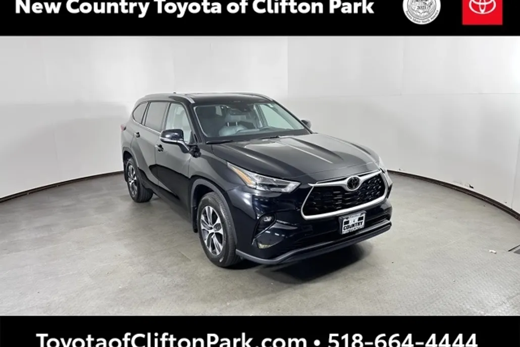 2022 Toyota Highlander XLE photo 1