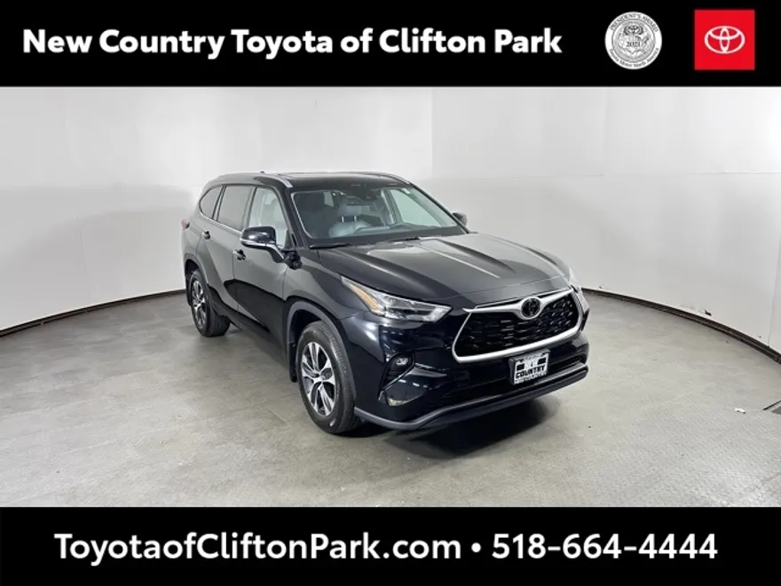 2022 Toyota Highlander XLE photo 1
