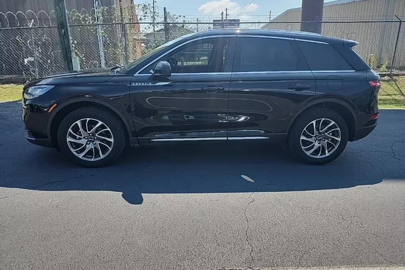 2022 Lincoln Corsair Standard photo 1