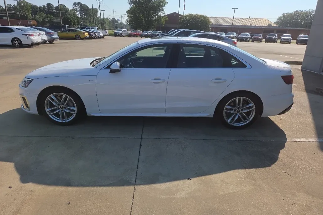 2024 Audi A4 45 S line Premium Plus photo 1