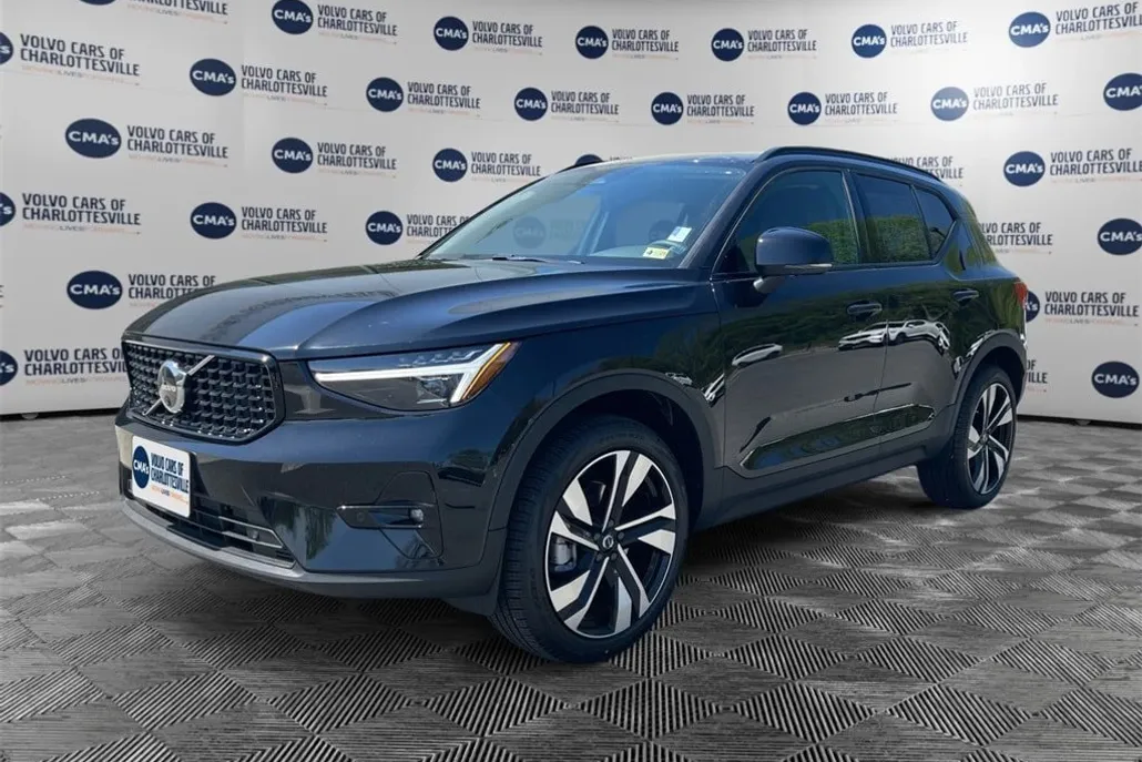 2024 Volvo XC40 Ultimate photo 1