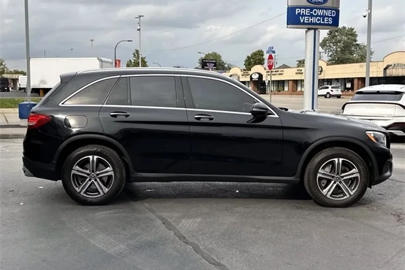 2017 Mercedes Benz GLC 300 photo 1