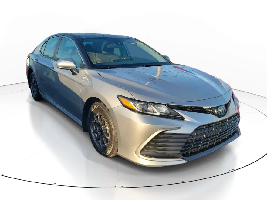 2021 Toyota Camry Hybrid LE photo 1