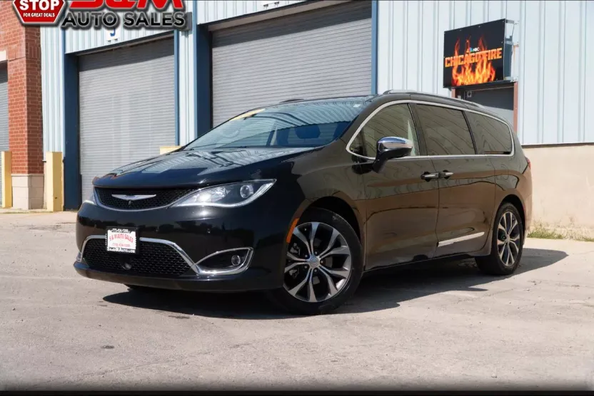 2018 Chrysler Pacifica Limited photo 1