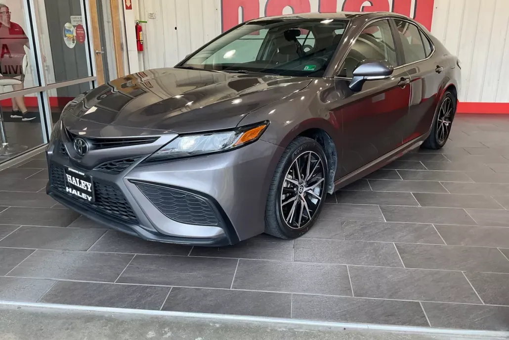 2024 Toyota Camry SE photo 1