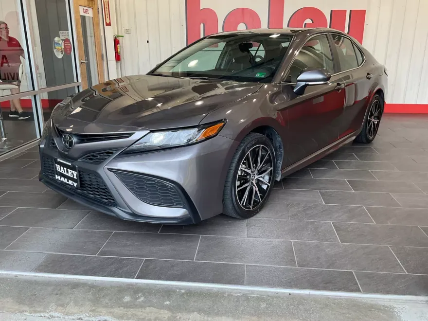 2024 Toyota Camry SE photo 1