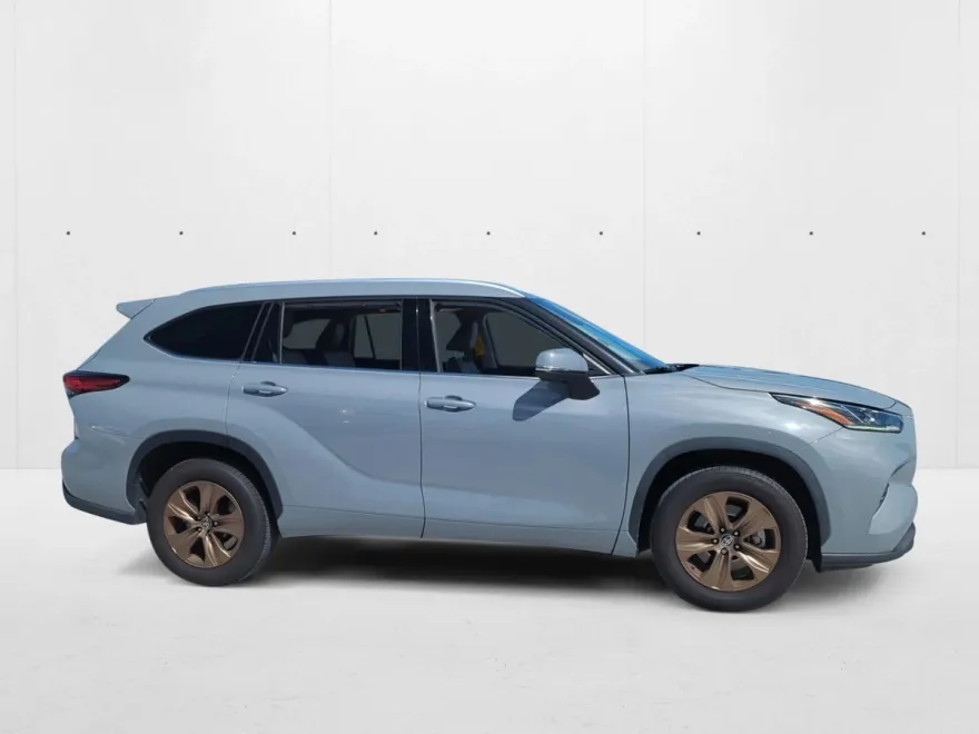 2022 Toyota Highlander Hybrid XLE photo 1