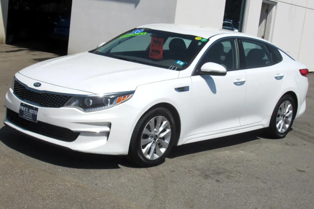 2016 Kia Optima EX photo 1